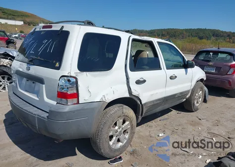 2005 Ford Escape Xlt z USA, uszkodzony, nr VIN 1FMYU93125DA16888